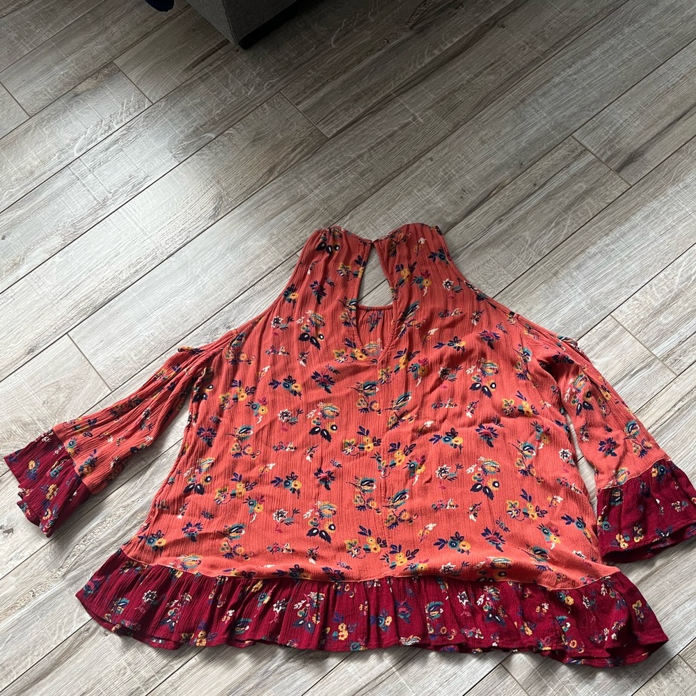 Hollister Bell Sleeve Cold Shoulder Top